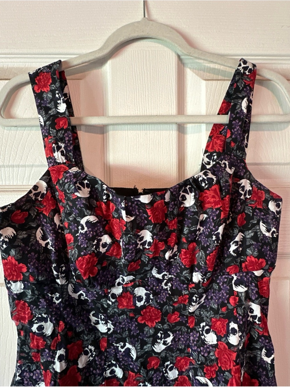 Hot Topic Skull & Rose Print A-Line Dress in Black, Red, White - Picture 2 of 7